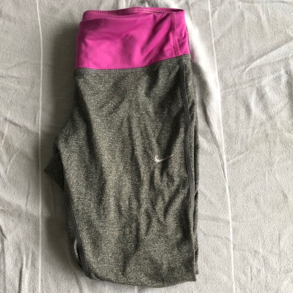 🌸 Gray Nike leggings 🌸